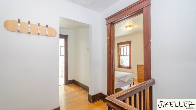 Building Photo - 931 Dewey Ave