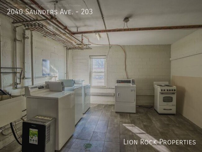 Building Photo - 2040 W Saunders Ave