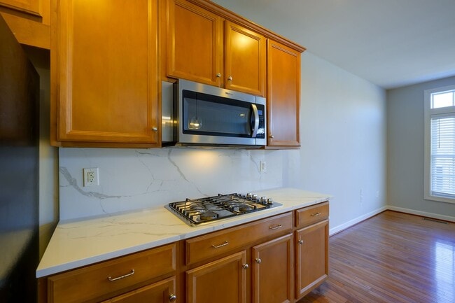 Building Photo - Luxury Living in the Villages of Urbana