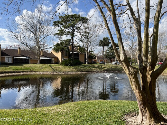 Building Photo - 858 Shoreline Cir