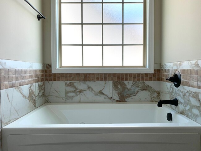 Building Photo - 2002 Jackie Lorraine Drive