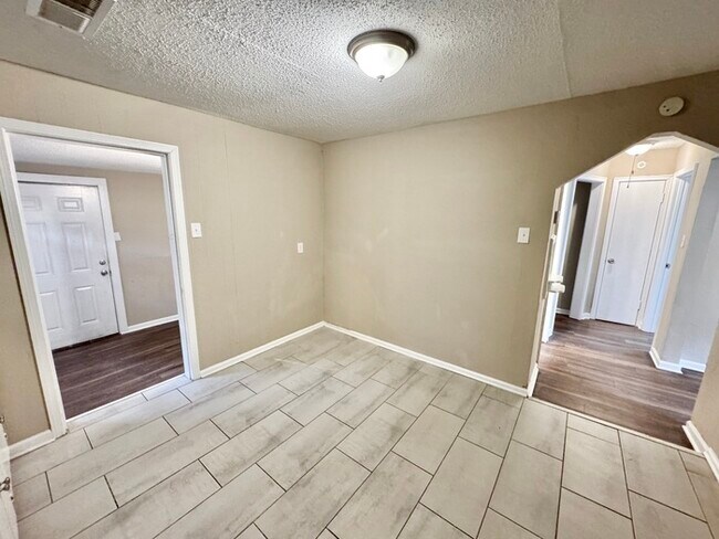 Building Photo - 1761 Winston Dr