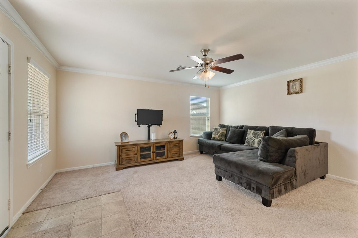 Building Photo - 2202 Cherryville Dr