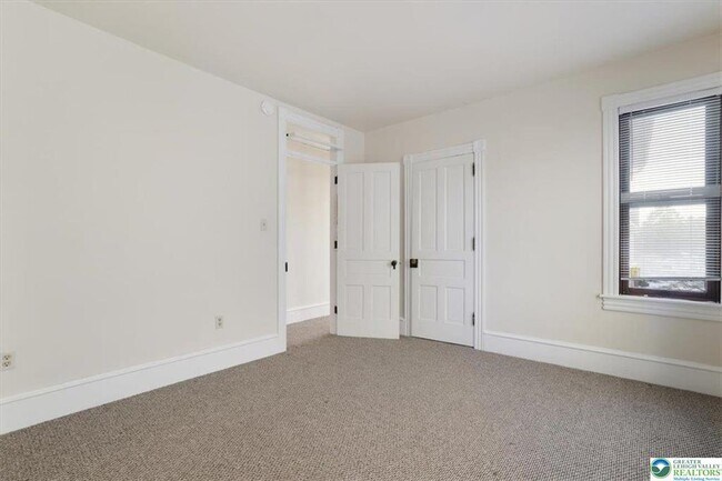 Building Photo - 193 S 4th St