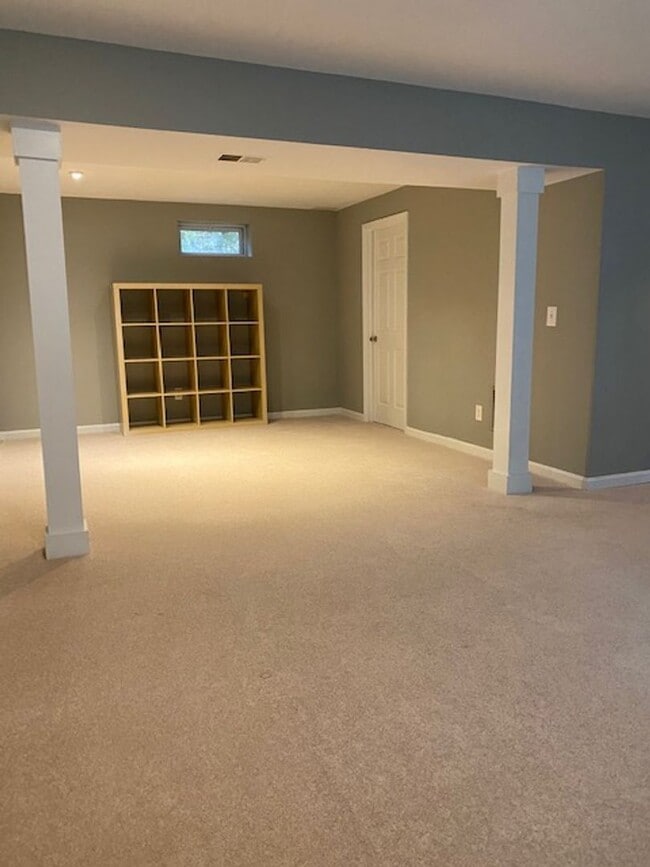Building Photo - Single Family Home in Reston
