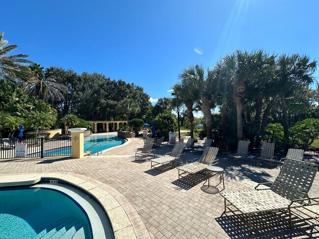 Building Photo - Beautiful 2br/2ba Visconti Condo with W/D ...
