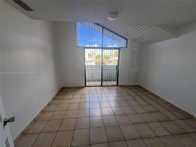 Building Photo - 5800 W 18th Ave