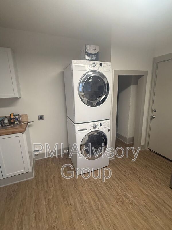 Building Photo - 1304 NE Forest Ave