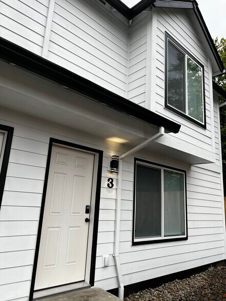 Building Photo - 7943 SW 17th Ave