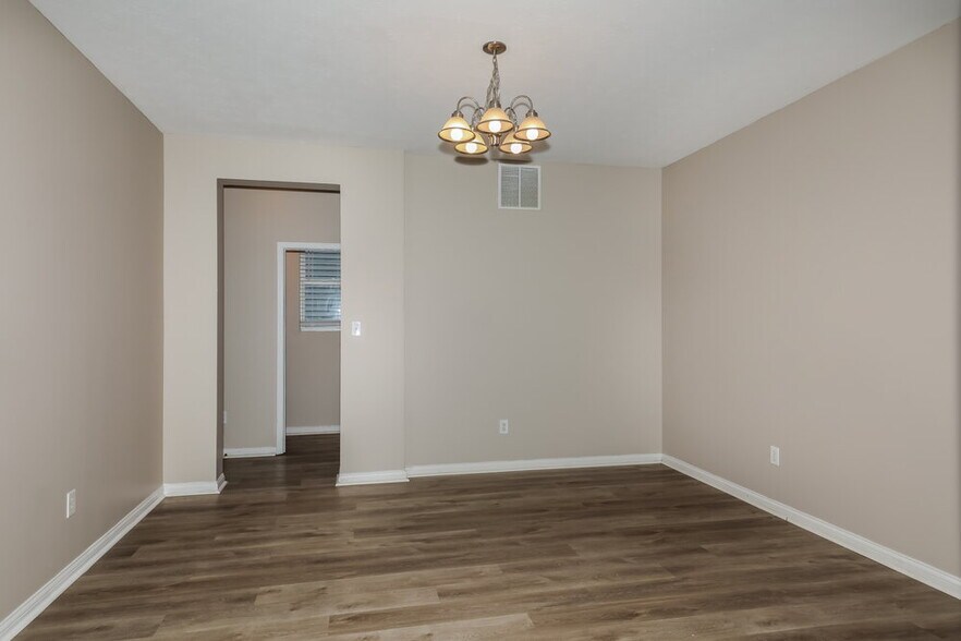 Building Photo - 8025 Cole Wood Blvd