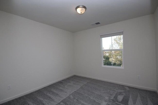Building Photo - 3 Bed Home in Gated Elk Grove Community