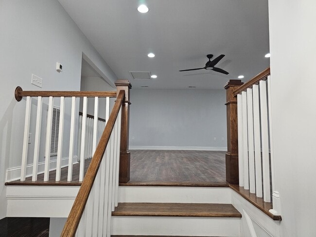 Building Photo - 1046 Grandset Dr