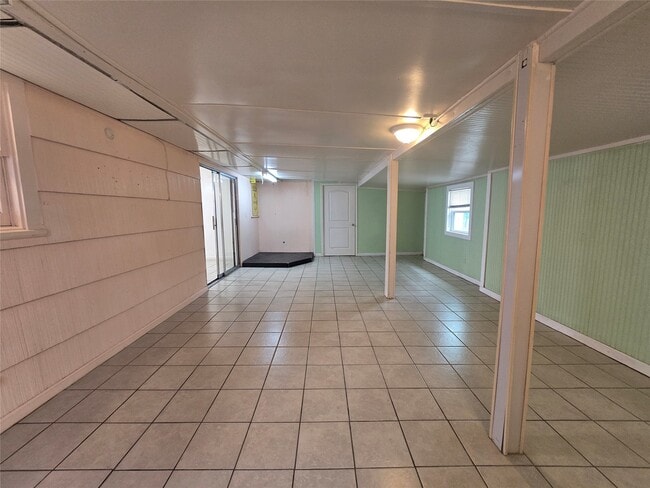 Building Photo - 6717 Fairway Dr