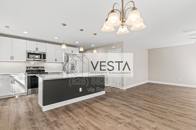 Building Photo - 44 Rosemary Rd