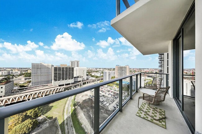 Building Photo - 698 N Miami Ave