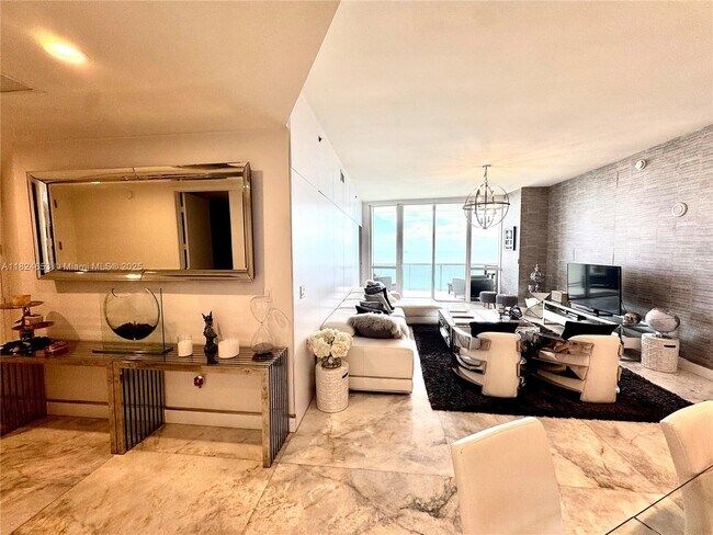 Building Photo - 16001 Collins Ave