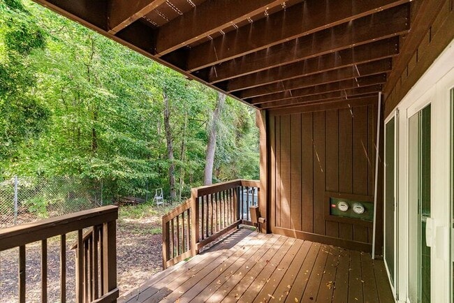 Building Photo - 134 Fernbanks Ct