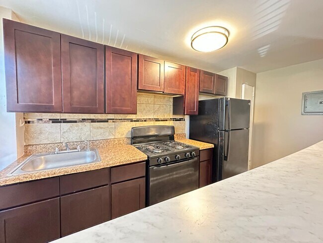 Building Photo - 6780 Blakemore St