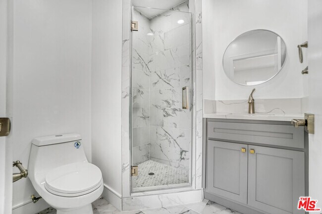 Building Photo - 2057 1/2 S Garth Ave