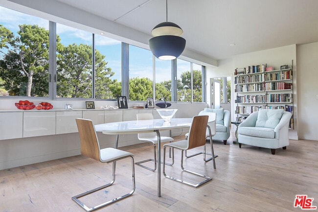 Building Photo - 17352 Sunset Blvd