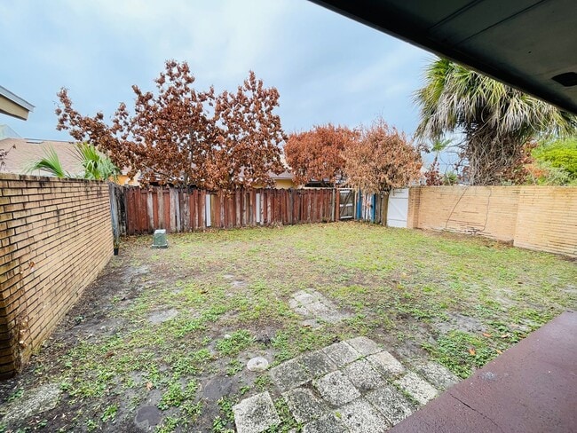 Building Photo - Charming 3 Bedroom, 2 Bathroom Home in Orlando! Only 20 Minutes from Disney World!! Ready For mov...