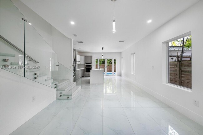 Building Photo - 3142 Carter St