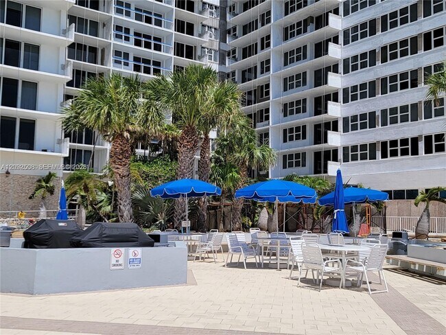 Building Photo - 2030 S Ocean Dr