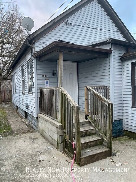 Primary Photo - 3507 Carlyle Ave