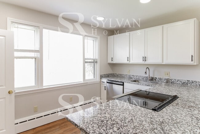 Building Photo - Remarkable Value. Unbeatable Location!