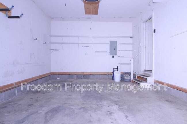 Building Photo - 6540 Cottonwood Dr