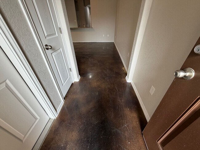 Building Photo - Luxury 3/2 Duplex in Seguin, Texas