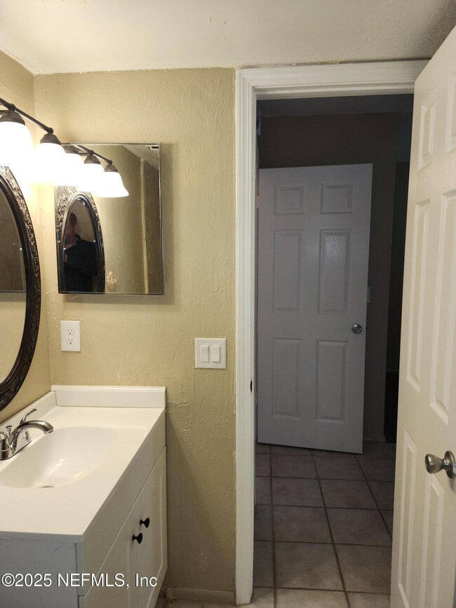 Building Photo - 3309 Donzi Way W