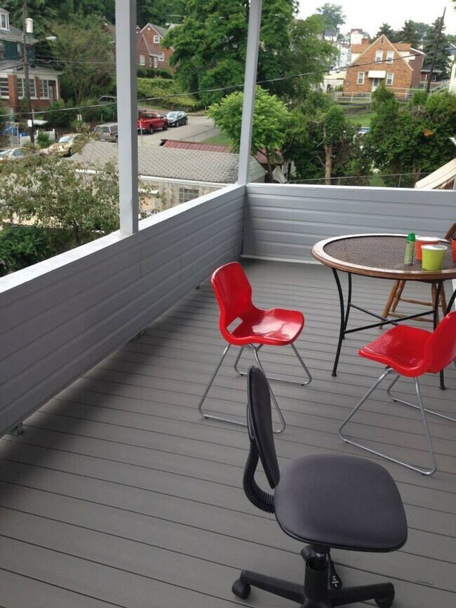 Building Photo - Luxury Rental - South Side