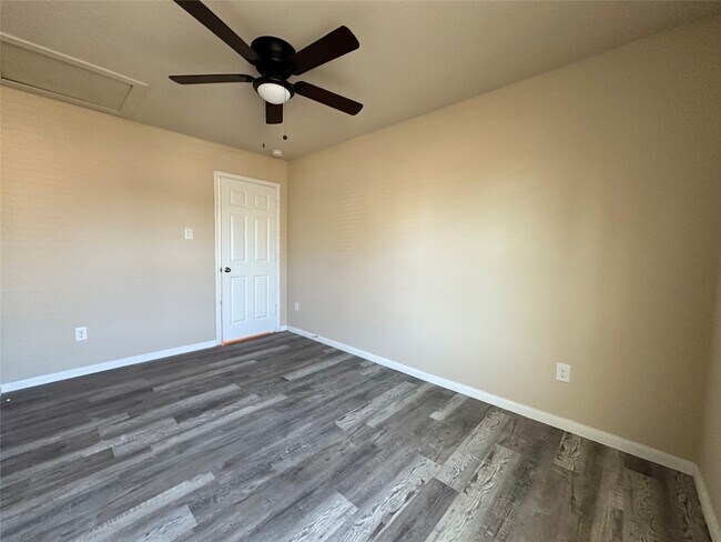 Building Photo - 16697 E Hammon