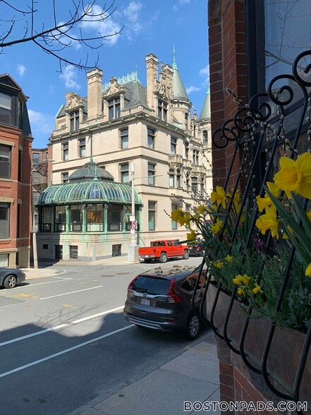 Building Photo - 48 Hereford St