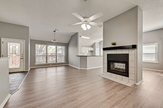 Building Photo - Garden haven 3 bed 2 bath home in H-E-B school district