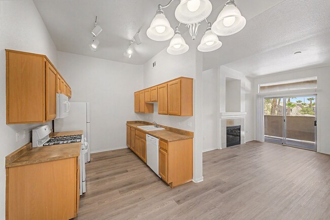 Building Photo - Gated 3 Bedroom condo located just off 215 & Eastern!