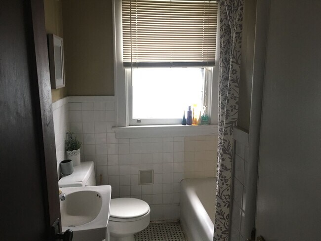 Building Photo - 2 Bedroom Apartment in Heart of Oakley