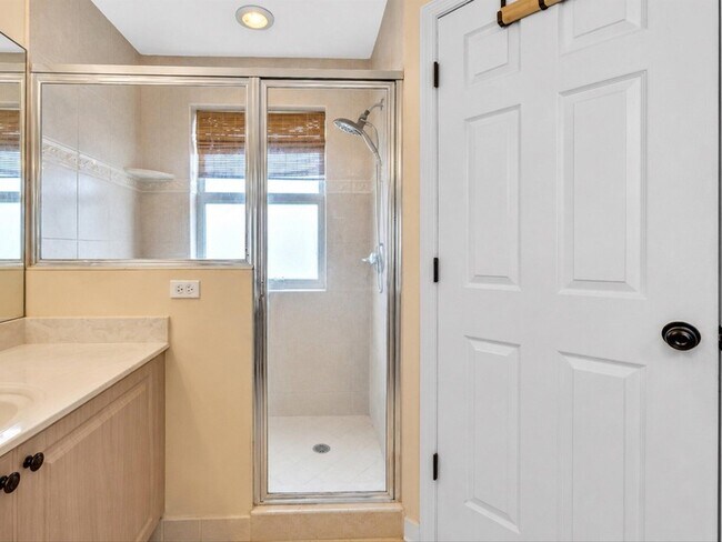 Building Photo - 7145 Crescent Creek Pl