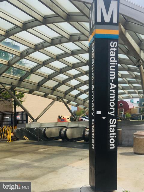 Building Photo - 2 17th St SE