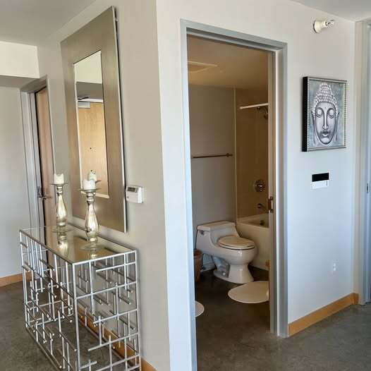 Building Photo - 221 E College St