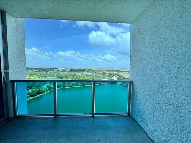 Building Photo - 2641 N Flamingo Rd