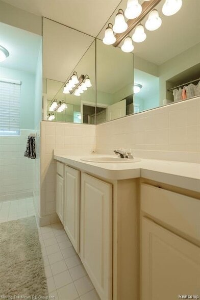 Building Photo - 487 N Eton St