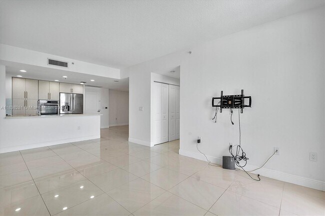 Building Photo - 1250 S Miami Ave