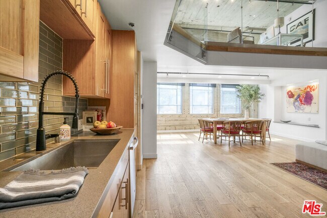 Building Photo - 1855 Industrial St