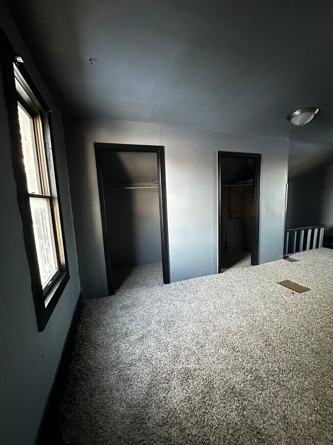 Building Photo - 305 S Western Ave