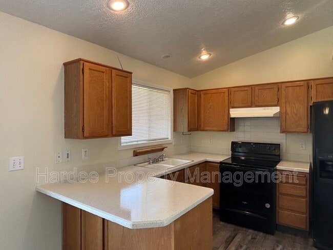 Building Photo - 10764 W Goldenrod Ave