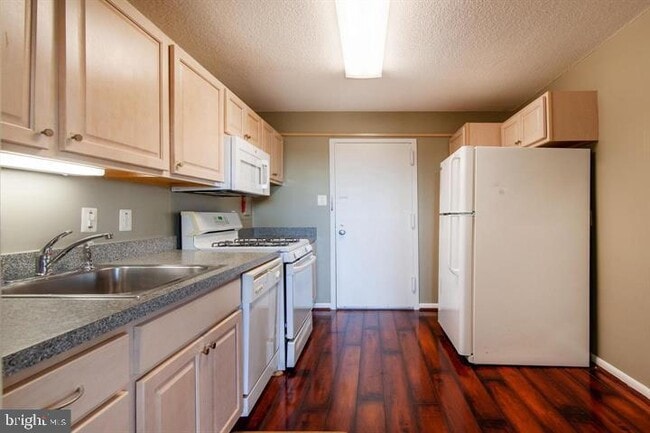 Building Photo - 1121 University Blvd W