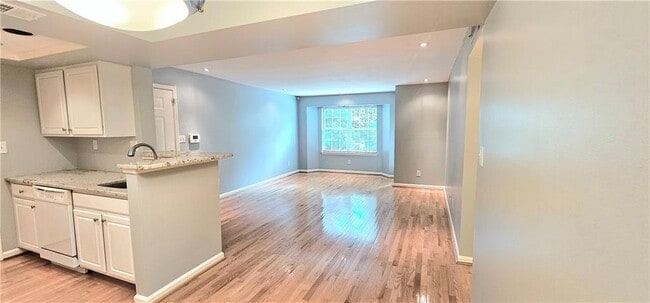 Building Photo - 2060 Chastain Park Ct NE