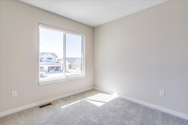Building Photo - Pineway Tracy Plan